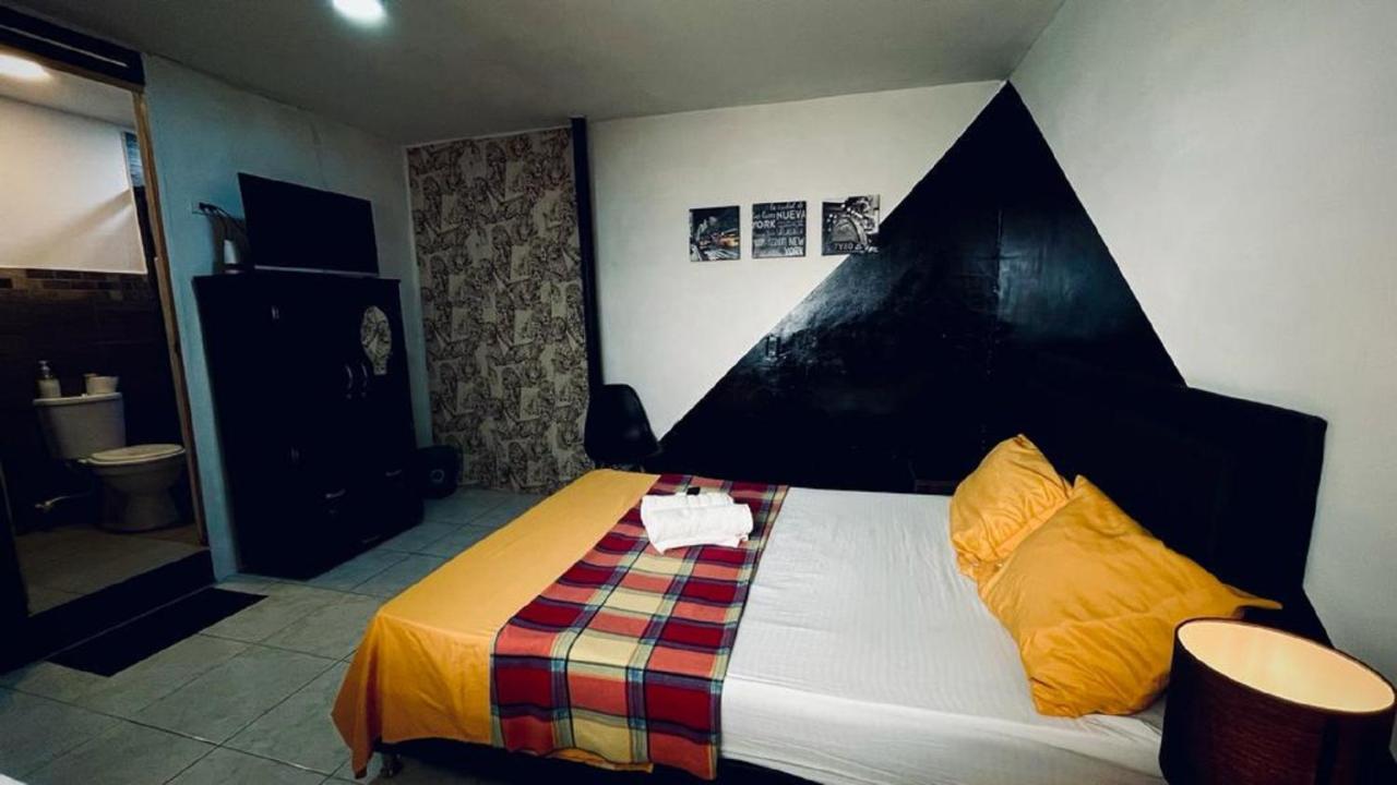 Tiger Hostel Medellin Exterior photo